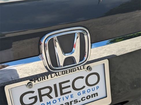 Used 2018 Honda Odyssey Elite image 12