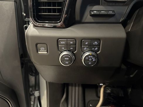 Used 2024 GMC Sierra 3500 AT4 w/ Technology Package AWD/4WD image 33