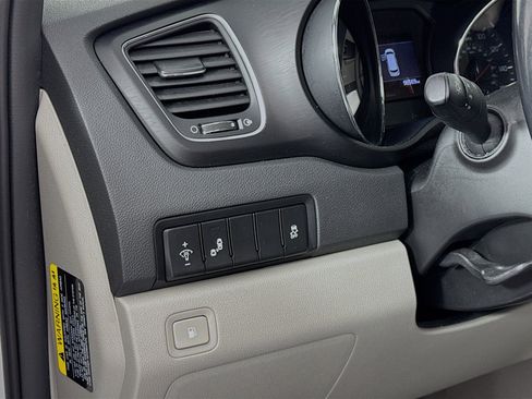 Used 2019 Kia Sedona EX image 10