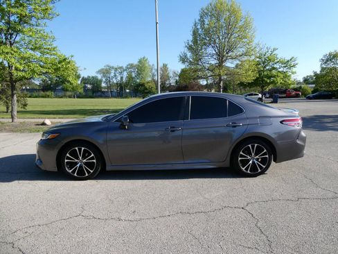 Used 2018 Toyota Camry SE w/ Convenience Package FWD image 8