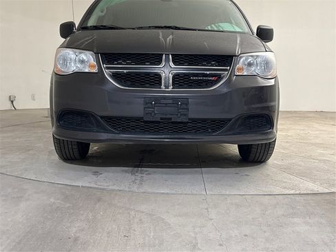 Used 2019 Dodge Grand Caravan SE w/ UConnect Hands-Free Group image 9