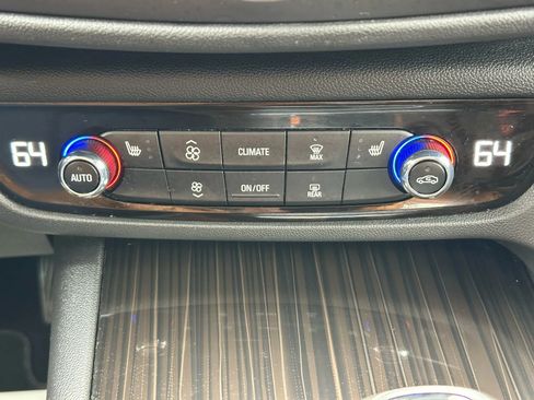 Used 2018 Buick Regal Essence image 38