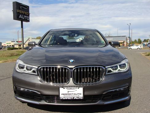Used 2017 BMW 750i xDrive image 2