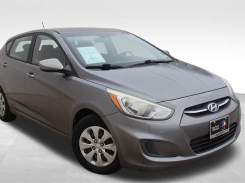 Used 2016 Hyundai Accent SE image 3