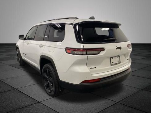 Used 2024 Jeep Grand Cherokee L Limited w/ Black Appearance Package AWD/4WD image 4
