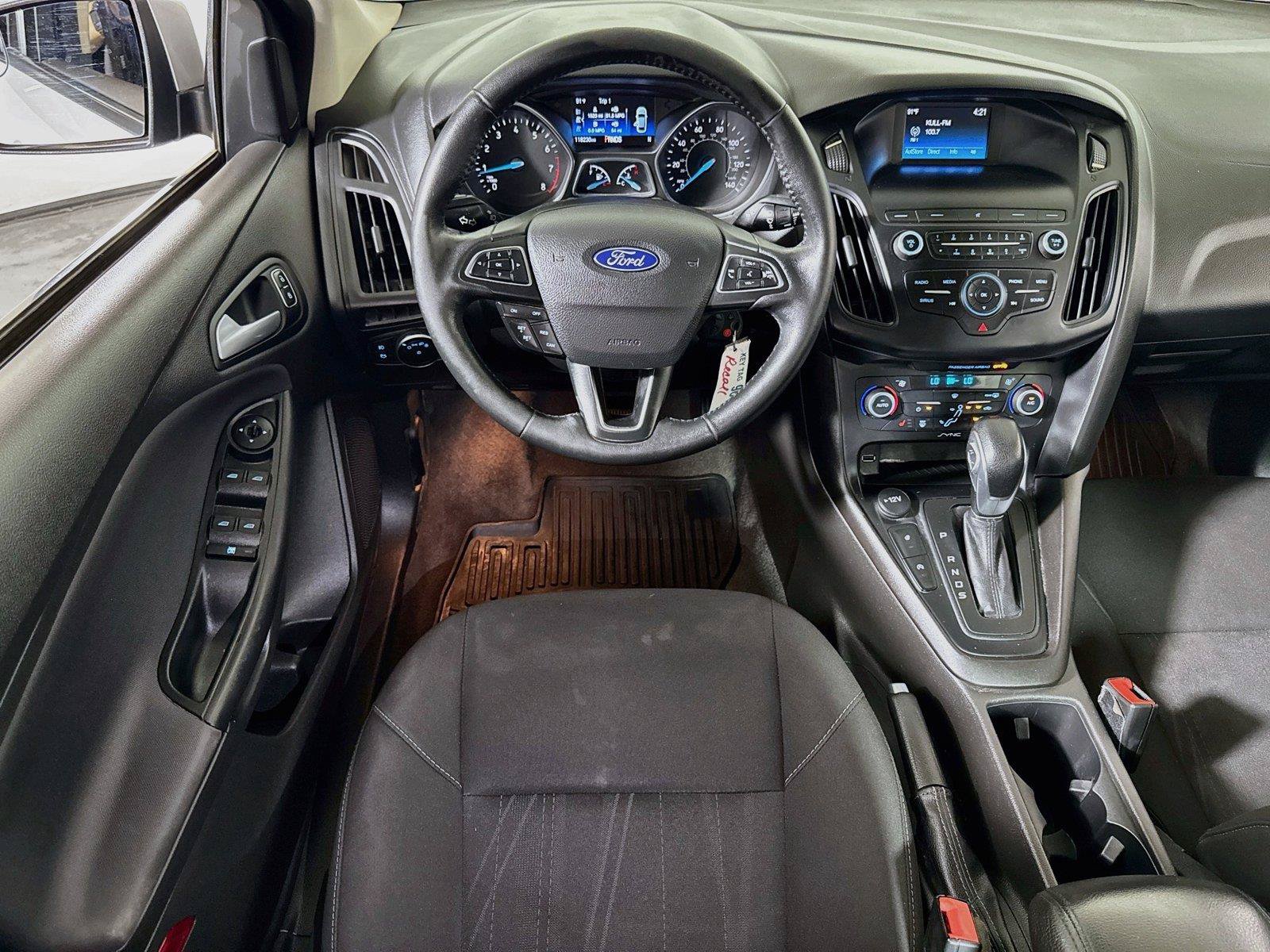 Used 2018 Ford Focus SE w/ SE Appearance Package FWD image 19