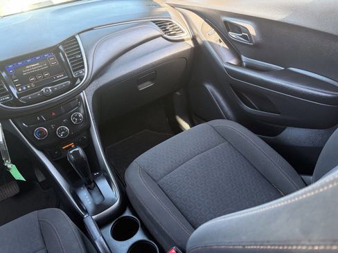 Used 2022 Chevrolet Trax LS w/ Tint and Cruise Package AWD/4WD image 17