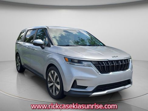 Used 2022 Kia Carnival LX FWD image 4