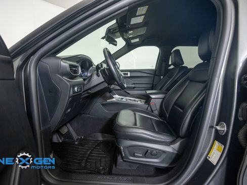 Used 2020 Ford Explorer XLT w/ Equipment Group 202A AWD/4WD image 12