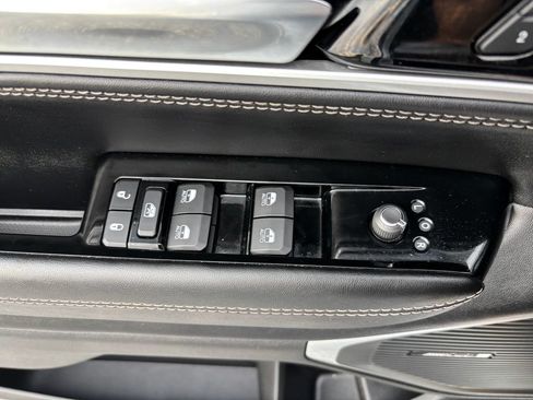 Used 2023 Jeep Wagoneer 4WD w/ Premium Group I image 18