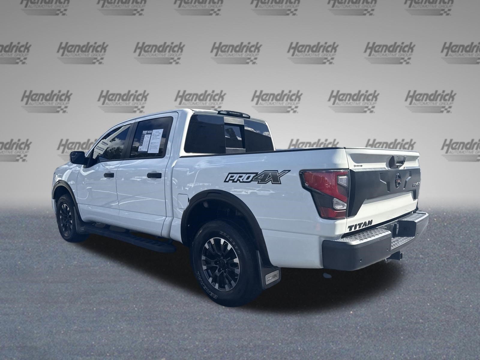 Used 2021 Nissan Titan PRO-4X w/ Pro-4x Convenience Package AWD/4WD image 8