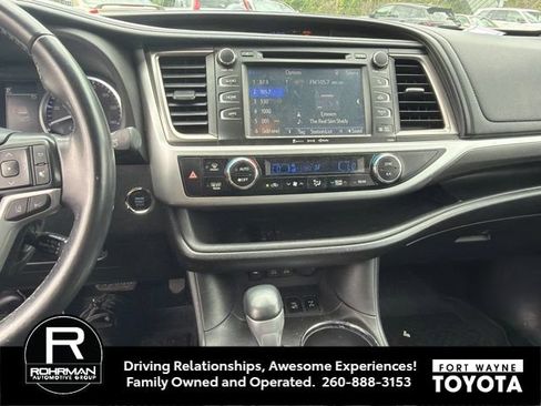 Used 2019 Toyota Highlander SE AWD/4WD image 5