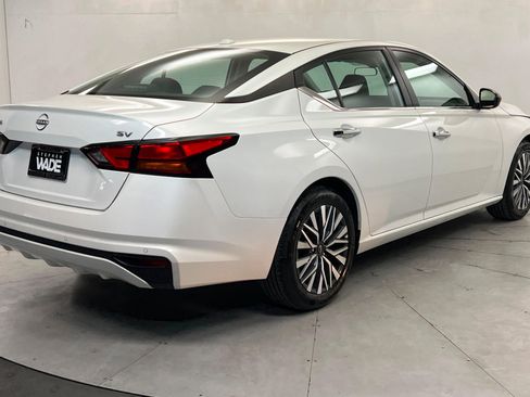 Used 2024 Nissan Altima 2.5 SV image 6