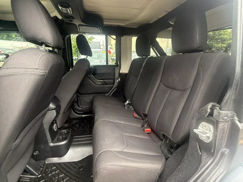 Used 2017 Jeep Wrangler Unlimited Sport w/ Quick Order Package 24S AWD/4WD image 15