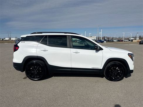 Used 2023 GMC Terrain SLE w/ Elevation Edition image 14