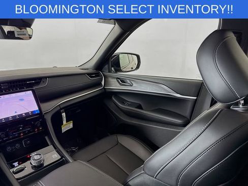 New 2025 Jeep Grand Cherokee Limited image 24