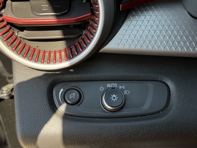 Used 2025 Chevrolet Trax RS w/ Sunroof Package FWD image 16