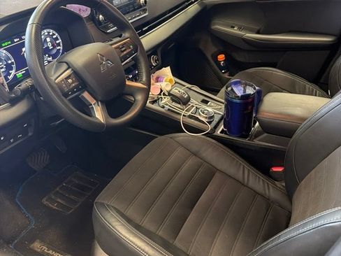 Used 2023 Mitsubishi Outlander 4WD Plug-In Hybrid image 2
