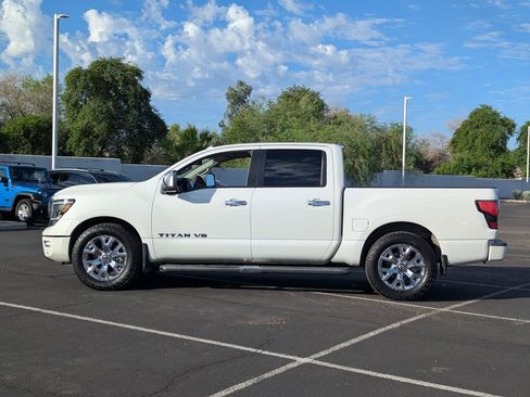 Used 2020 Nissan Titan SL w/ Moonroof Package image 3