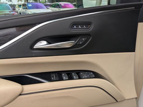 Used 2022 Cadillac Escalade ESV Premium Luxury w/ Performance Package AWD/4WD image 11