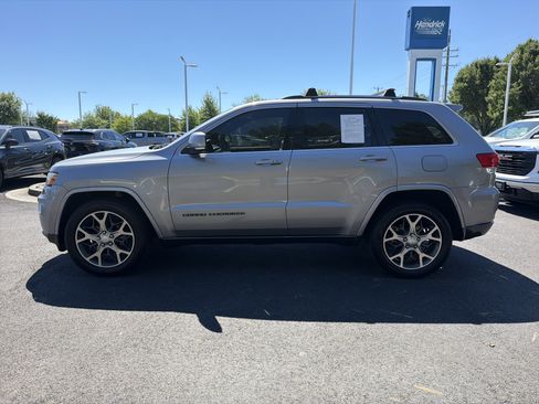 Used 2018 Jeep Grand Cherokee Limited AWD/4WD image 7