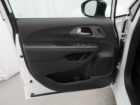 New 2026 Chrysler Pacifica Select image 27