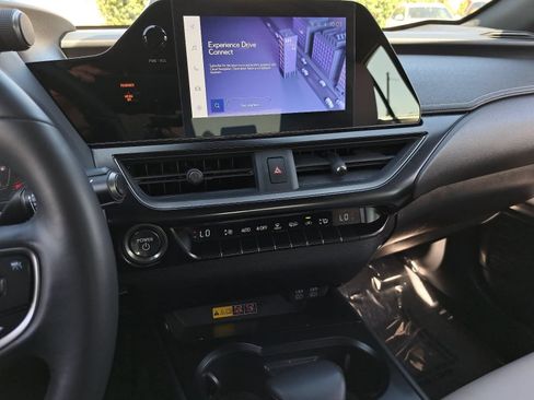 Used 2024 Lexus UX 250h FWD image 21