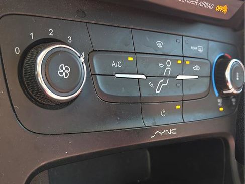 Used 2017 Ford Focus SE FWD image 25