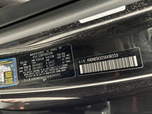 Used 2025 Kia Carnival FWD image 95