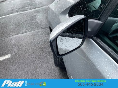 Used 2018 Nissan Leaf SV w/ SV Technology Package image 16