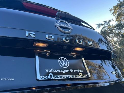 Used 2023 Nissan Rogue SV image 40