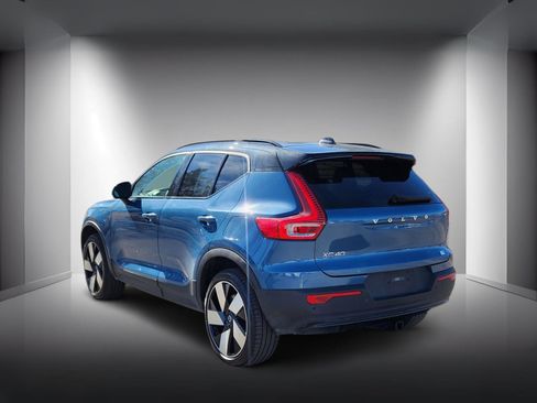 Used 2023 Volvo XC40 Recharge Ultimate image 3