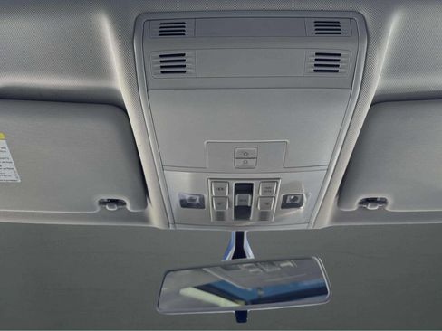 Used 2019 Volkswagen Tiguan SE w/ Panoramic Sunroof Package image 32