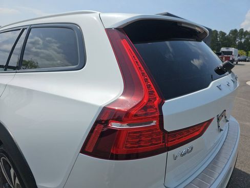 Used 2025 Volvo V60 B5 Cross Country Plus AWD/4WD image 39