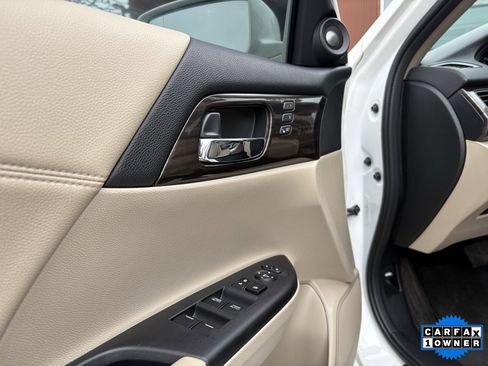 Used 2016 Honda Accord Touring image 16