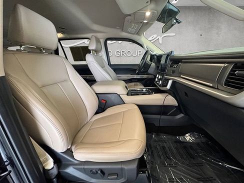 Used 2023 Ford Expedition XLT image 24