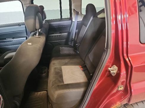 Used 2017 Jeep Patriot Latitude AWD/4WD image 10
