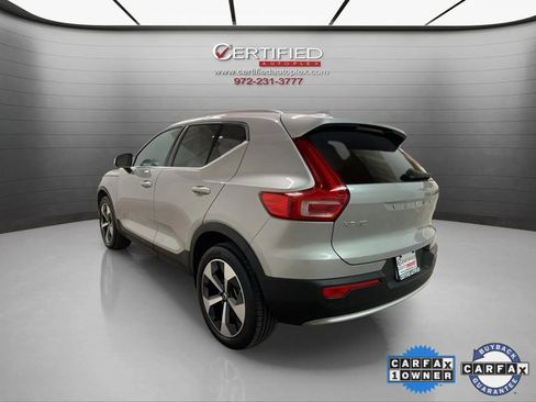 Used 2025 Volvo XC40 B5 Plus image 4