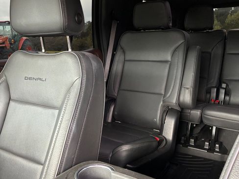 Used 2022 GMC Yukon Denali w/ Denali Premium Package AWD/4WD image 25