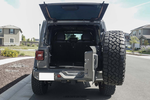 Used 2022 Jeep Wrangler Unlimited Sahara AWD/4WD image 15