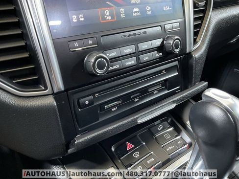 Used 2018 Porsche Macan Turbo w/ Premium Package Plus image 36