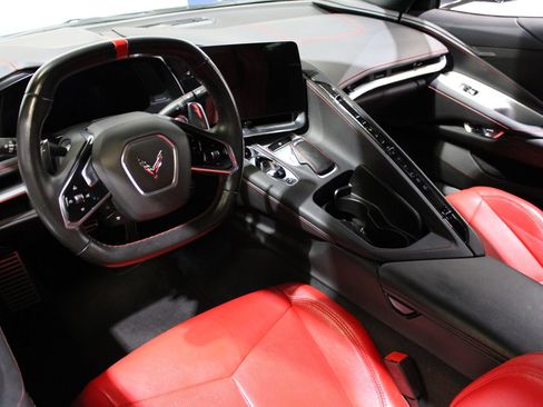 Used 2021 Chevrolet Corvette Stingray Coupe w/ Z51 Performance Package RWD image 17