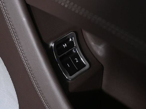 Used 2022 Bentley Bentayga AWD/4WD image 40