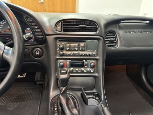 Used 2003 Chevrolet Corvette Coupe RWD image 17