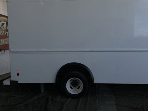 Used 2017 Ford E-350 and Econoline 350 Super Duty w/ A/C Prep Package image 10