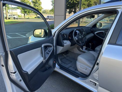 Used 2007 Toyota RAV4 Limited FWD image 7