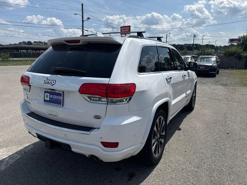Used 2018 Jeep Grand Cherokee Overland AWD/4WD image 5