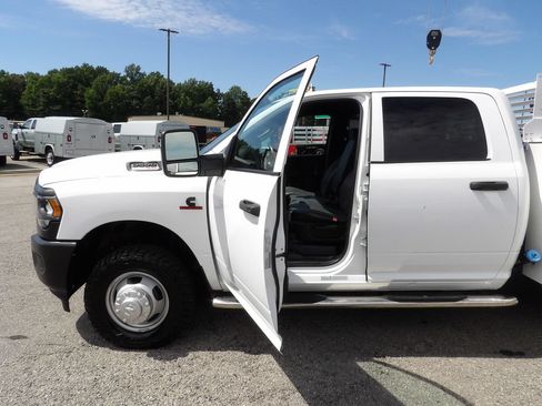 Used 2024 RAM 3500 Tradesman AWD/4WD image 25