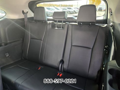 Used 2025 Toyota Highlander Platinum image 15
