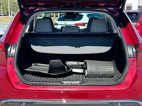 Used 2023 Toyota Venza Limited image 25